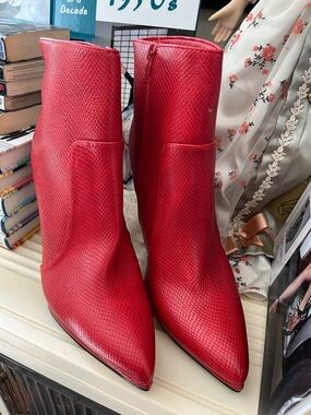 Shoe Dazzle Red Pointed Toe Textured Ankle Boots